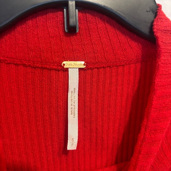 Free People “Love Struck” Ruffle Turtleneck Top in bold red Size Small - Picture 6 of 7